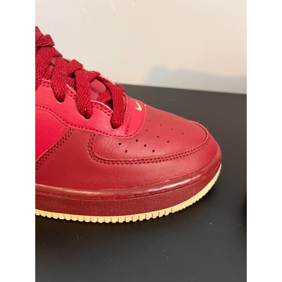 2018 NIKE AIR FORCE 1‎ GS LOW TEAM RED BURGUNDY SUMMIT WHITE GOLD 314192-613 7Y - Picture 6 of 16